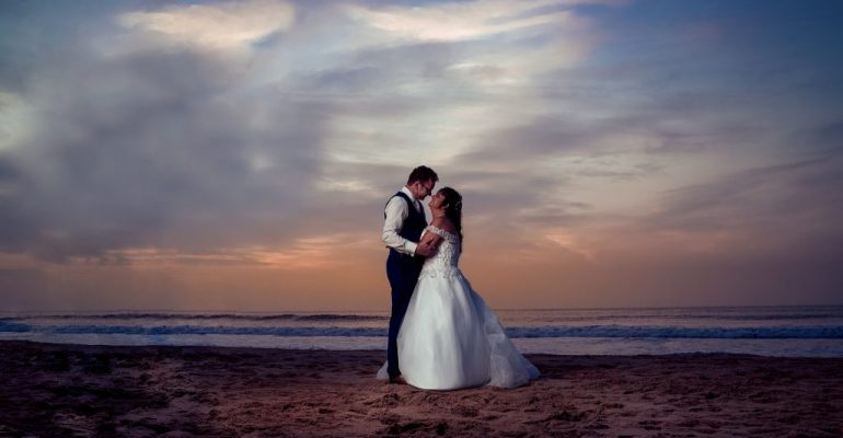 Bruidsfotografie strand Scheveningen afbeelding